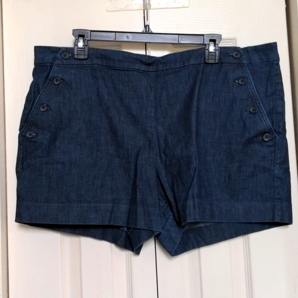 Stretch denim shorts